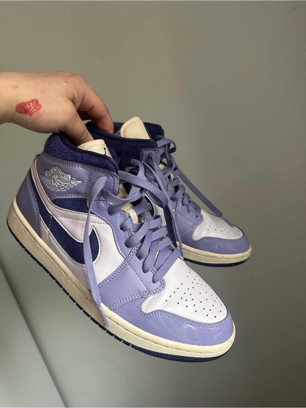 Jordan Women’s Air Jordan 1 Mid - Lavender, Navy & White
